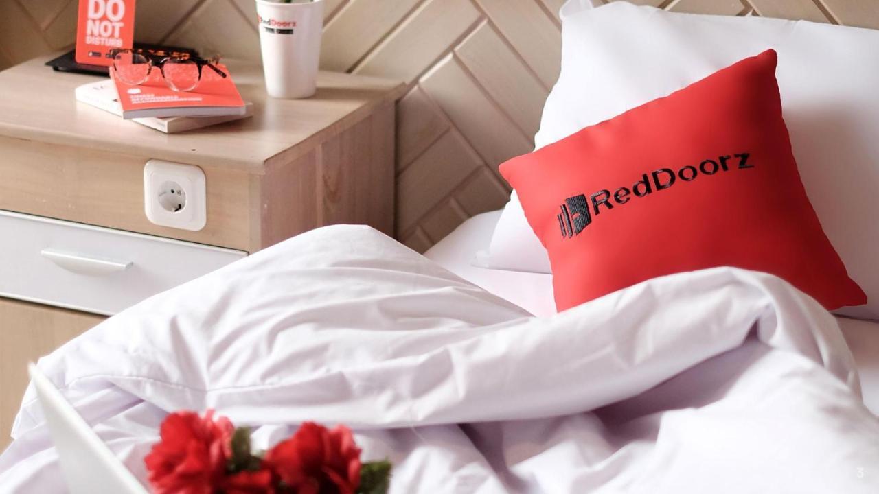 Reddoorz Marieline 2 Hotel Ho Chi Minh-staden Exteriör bild